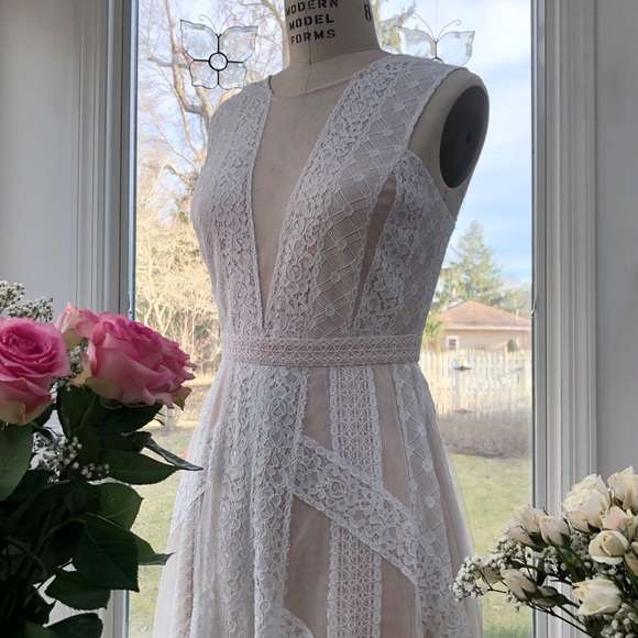 BCBGMAXAZRIA ❤️❤️❤️ Andi Lace Dress - Picture 3 of 7